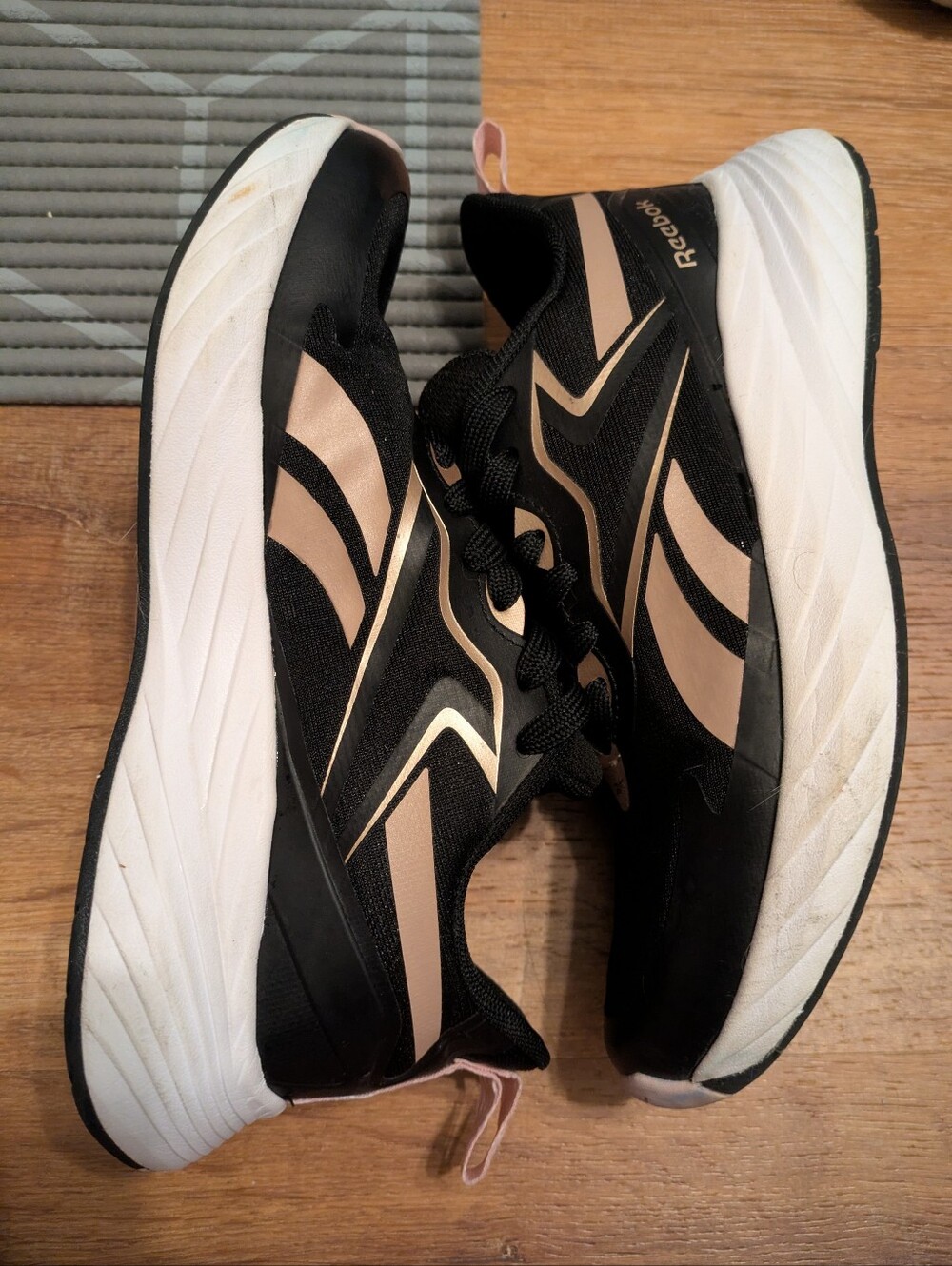 6.5 Reebok Sneakers - Picture 10 of 10
